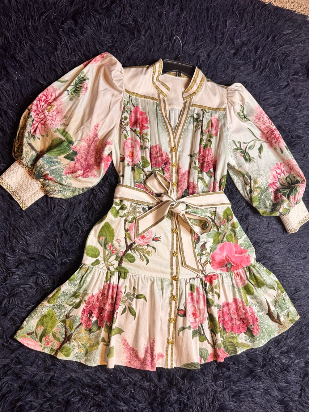 NWOT Alice + Olivia Cora Voluminous Tiered Mini Shirtdress. Size L